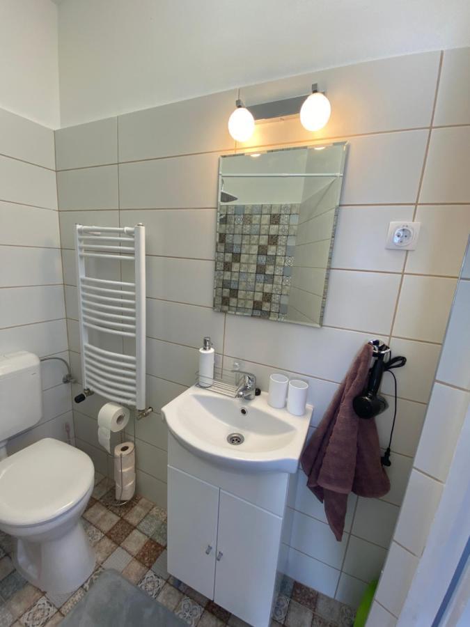 Rad-Var Apartmanhaz Eger Eksteriør billede