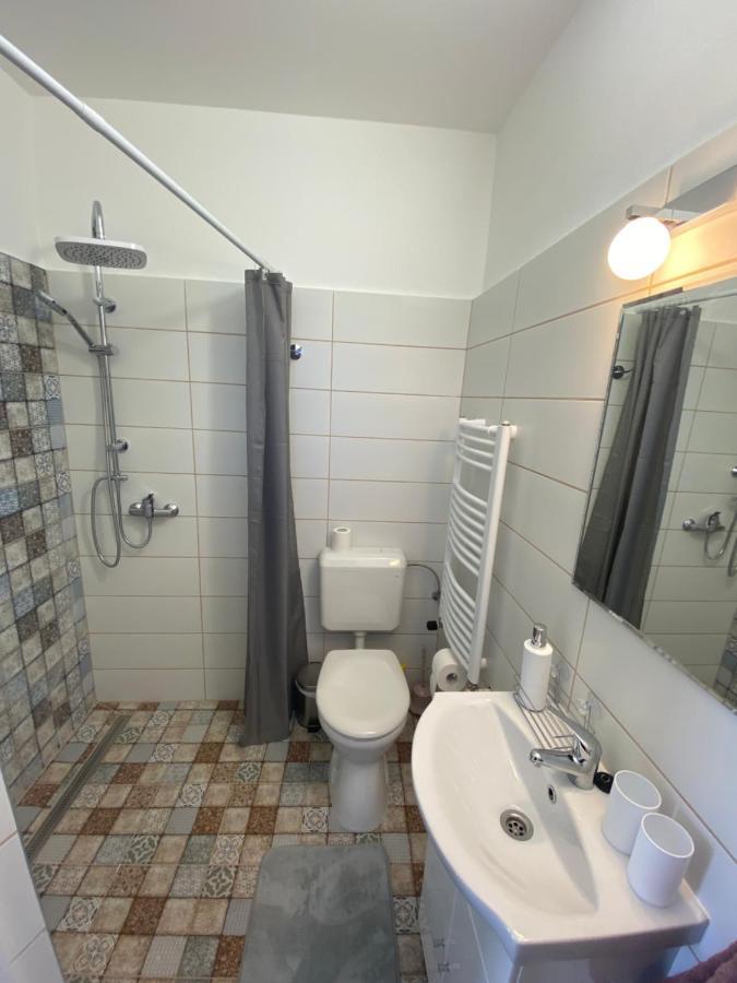 Rad-Var Apartmanhaz Eger Eksteriør billede